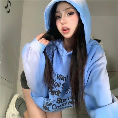 豪门千金被曝晒豪宅名表，前后半年发布会现场画面流出